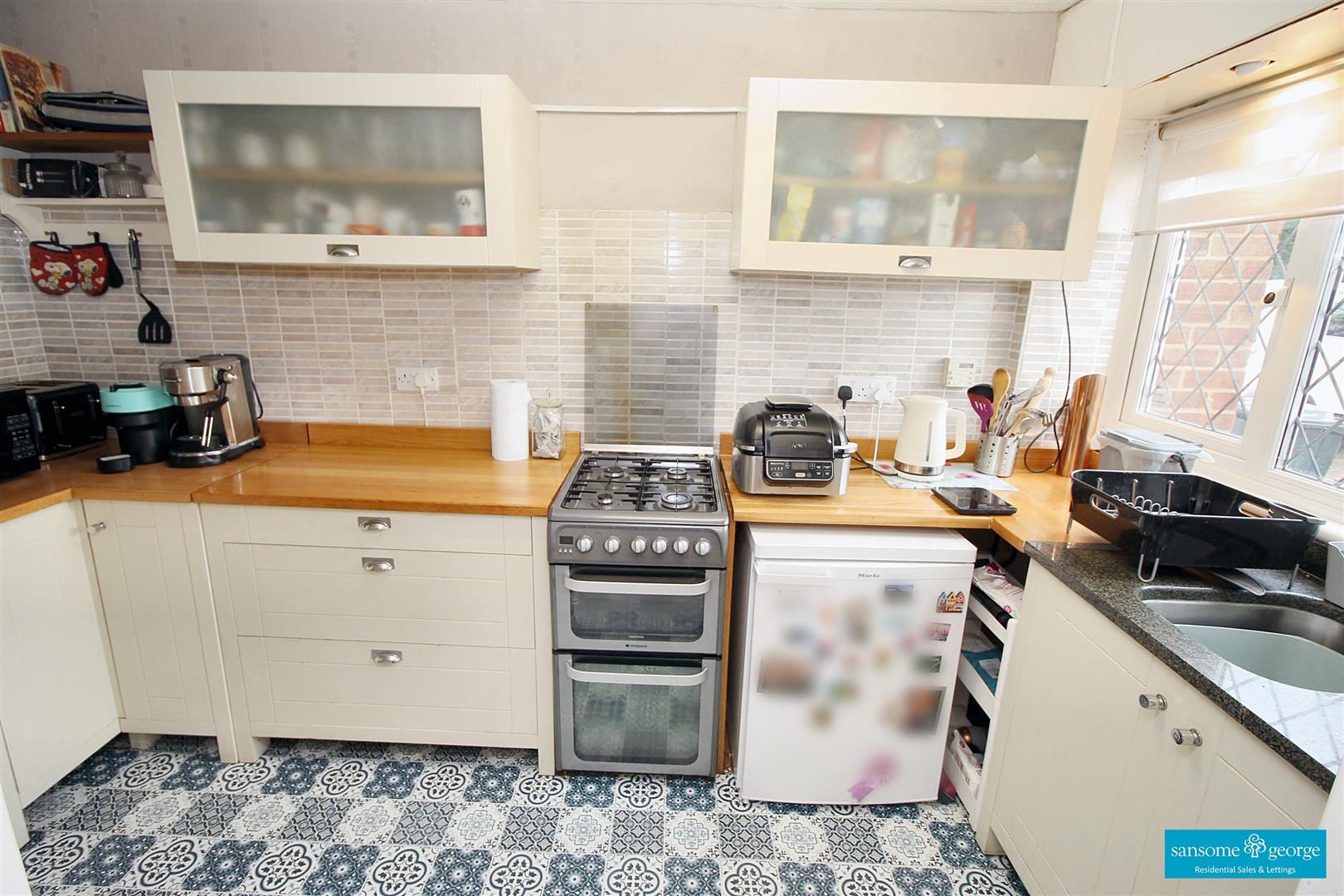 3 bed property in Devitt Close, Reading